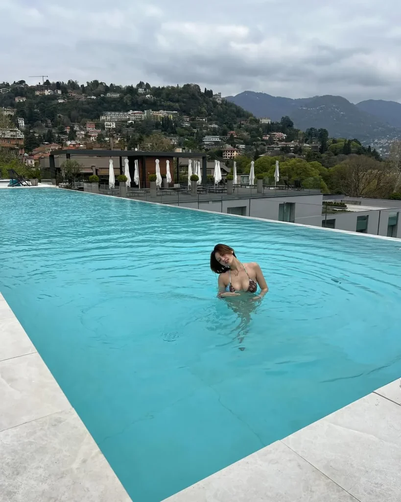 Jeon So-mi’s Lake Como Bikini Photos Bring Summer Vibes to Monday2